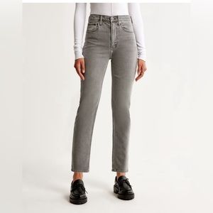Abercrombie & Fitch Women’s Ultra High Rise Ankle Straight Jean (Gray)